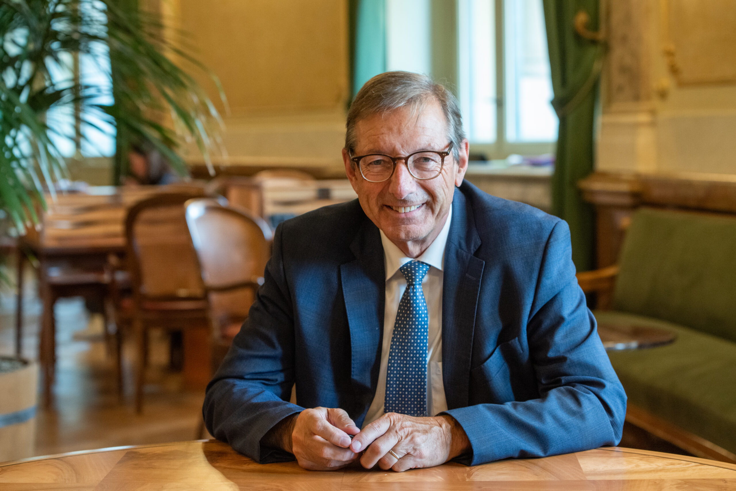 Josef Dittli, Ständerat (FDP/UR), im Gespräch mit dem Magazin «Dezibel» von Pro Audito. (Imagopress)
